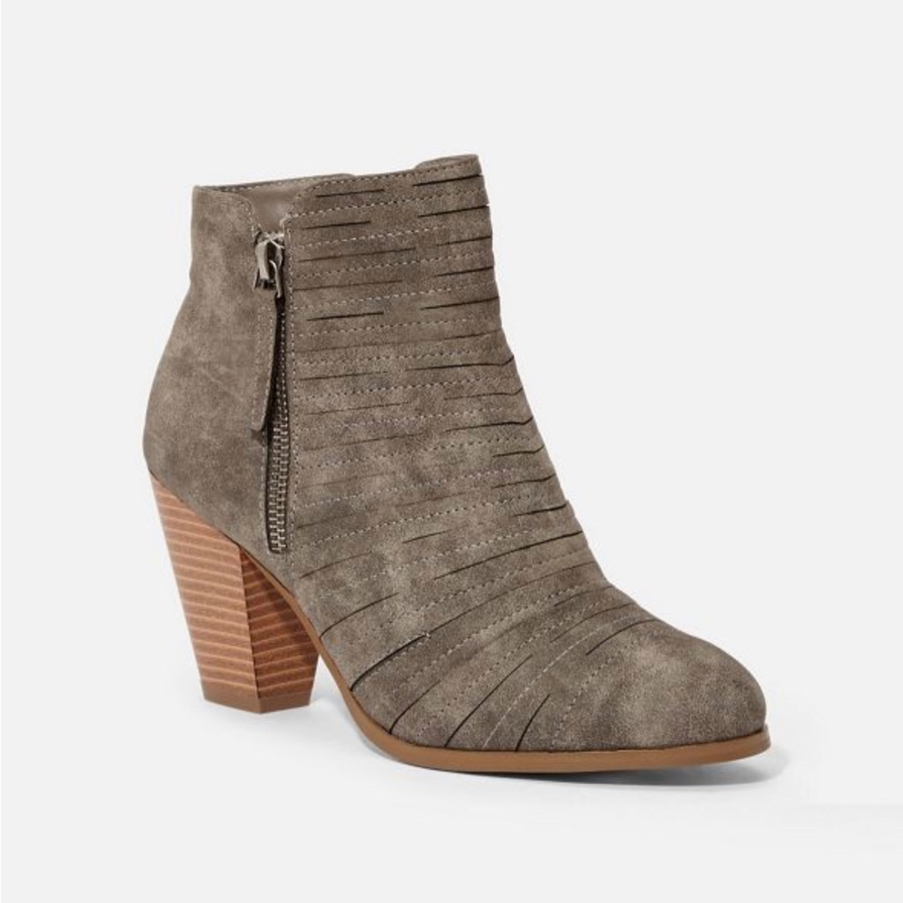 NWOT! JustFab Cartur Gray Booties in Size 10 Wide Width - Picture 11 of 11